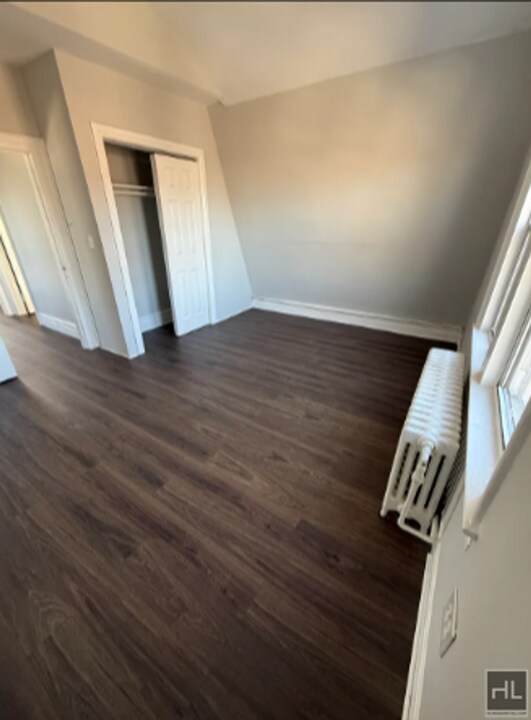 224 E 237th St-Unit -DUPLEX in Bronx, NY - Building Photo