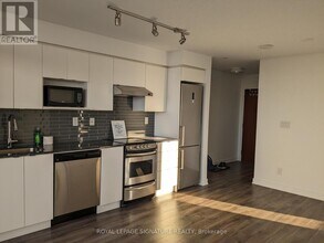 160 Flemington Rd in Toronto, ON - Building Photo - Building Photo