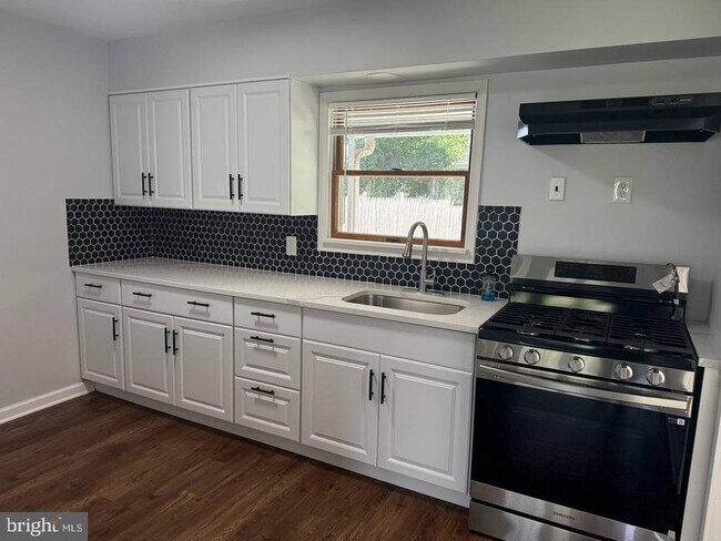 5732 Mitchell Rd in Levittown, PA - Building Photo - Building Photo