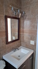 168 Lloyd St-Unit -2rd floor in New Haven, CT - Building Photo - Building Photo