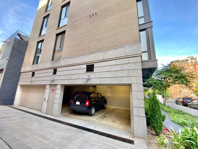 1405 W St NW, Unit 501 in Washington, DC - Building Photo - Building Photo