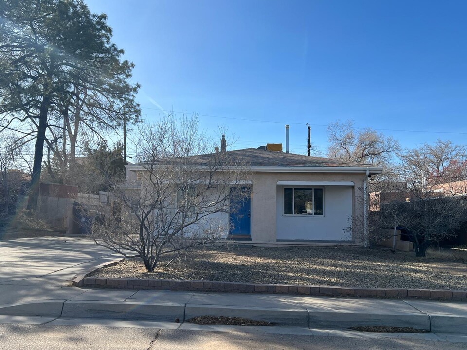 1301 Princeton Dr NE-Unit -A in Albuquerque, NM - Building Photo