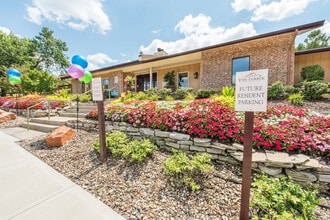 The Lodge of Overland Park in Overland Park, KS - Foto de edificio - Building Photo