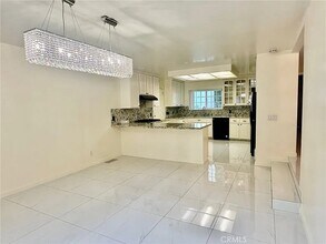 2255 E Chevy Chase Dr in Glendale, CA - Building Photo - Building Photo