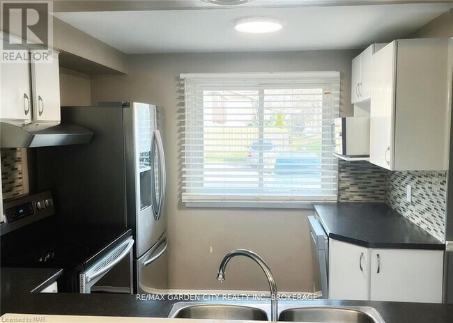 50 Lakeshore Rd in St Catharines, ON - Building Photo - Building Photo