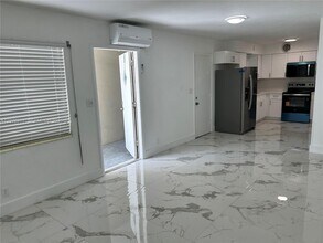 2000 Buchanan St in Hollywood, FL - Building Photo - Building Photo