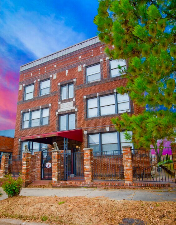 1108 S Detroit Ave Michael, Unit 3rd floor 1C in Tulsa, OK - Foto de edificio