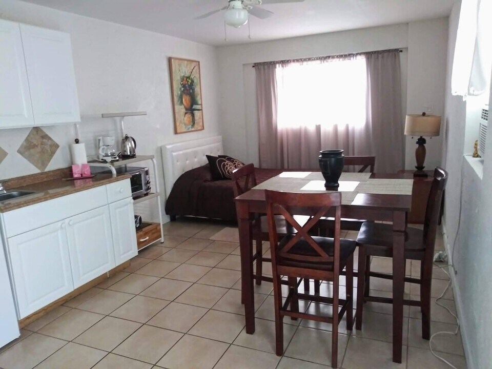 13925 NE 16th Ave in North Miami, FL - Building Photo