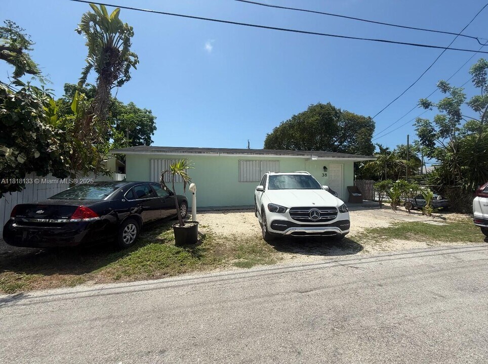 38 Silver Springs Dr in Key Largo, FL - Building Photo