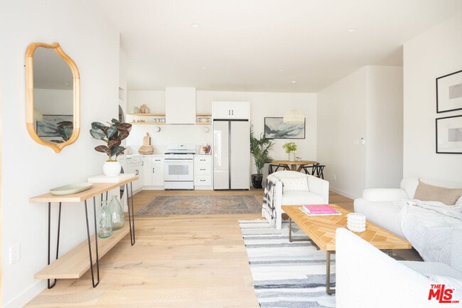 1617 1/2 Micheltorena St in Los Angeles, CA - Building Photo - Building Photo