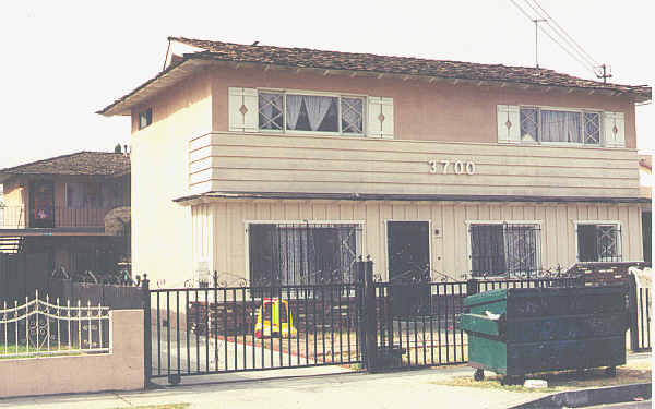 3700 Olive St in Huntington Park, CA - Building Photo