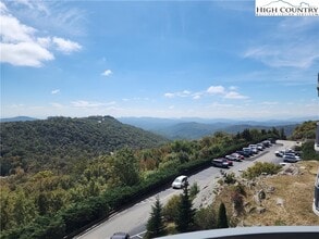 303 Sugar Top Dr in Sugar Mountain, NC - Building Photo - Building Photo