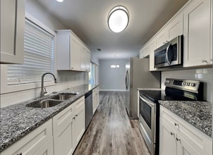 2010 W Date Tree Rd in Colton, CA - Foto de edificio - Building Photo