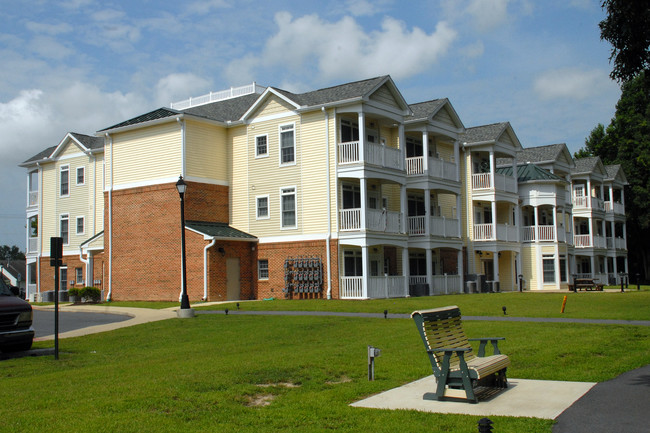 Hampton Circle in Seaford, DE - Foto de edificio - Building Photo