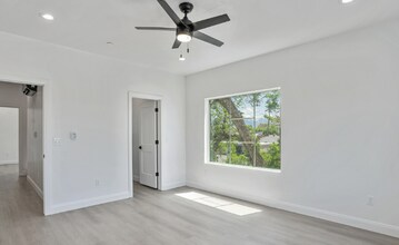 321 E 2100 S in Salt Lake City, UT - Foto de edificio - Building Photo