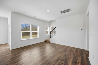 702 Saulsbury Ln in Knoxville, TN - Building Photo - Building Photo