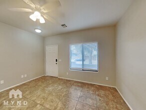 6315 S 25th Dr, Unit 1010 in Phoenix, AZ - Foto de edificio - Building Photo