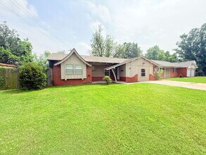 2512 SW 64th St in Oklahoma City, OK - Building Photo - Building Photo