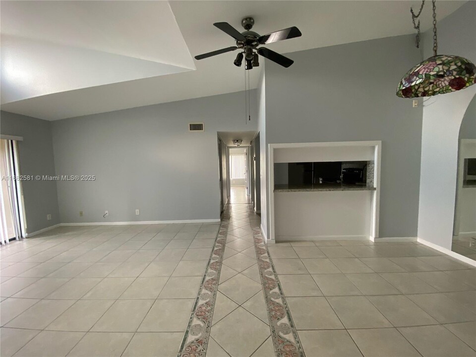 728 Sunny Pine Way-Unit -A3 in Greenacres, FL - Foto de edificio