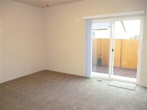 229 Dunthorpe Dr in Medford, OR - Building Photo - Building Photo