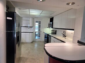 10220 SW 105th St in Miami, FL - Building Photo - Building Photo