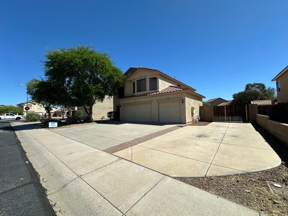 9421 N 93rd Ave in Peoria, AZ - Building Photo