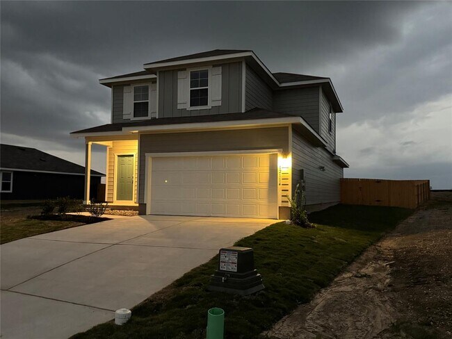 12114 Pike Bnd in Buda, TX - Foto de edificio - Building Photo