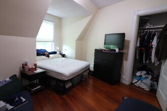 5A Kendall St, Unit 3 in Brookline, MA - Building Photo - Building Photo