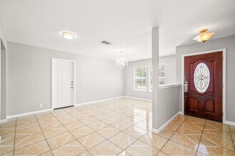8203 Elktree Pass in San Antonio, TX - Foto de edificio - Building Photo