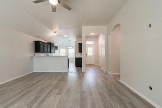 912 Hidden Oaks Dr in Burleson, TX - Building Photo - Building Photo