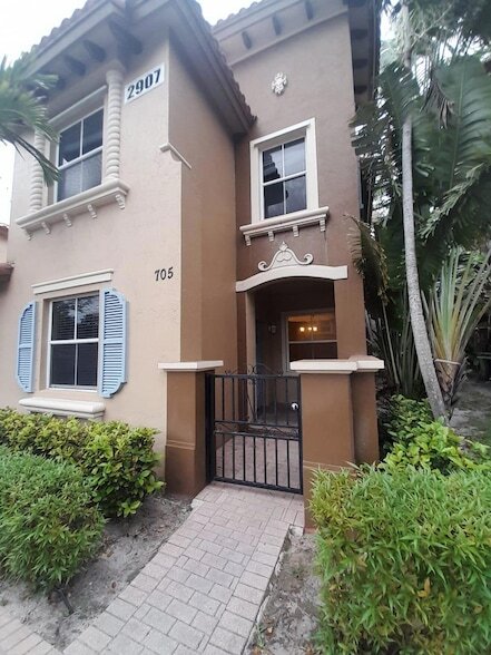 2907 Hope Valley St, Unit 705 in West Palm Beach, FL - Building Photo