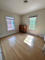 33 Pine St, Unit Apt. 3 in Burlington, VT - Building Photo