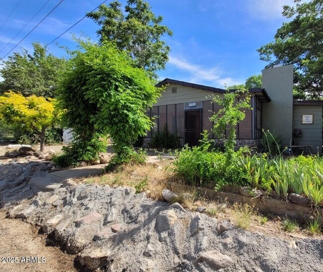 16685 Shrine Dr in Yarnell, AZ - Foto de edificio - Building Photo