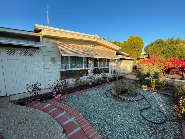 17042 Esperanza Dr in Perris, CA - Building Photo - Building Photo