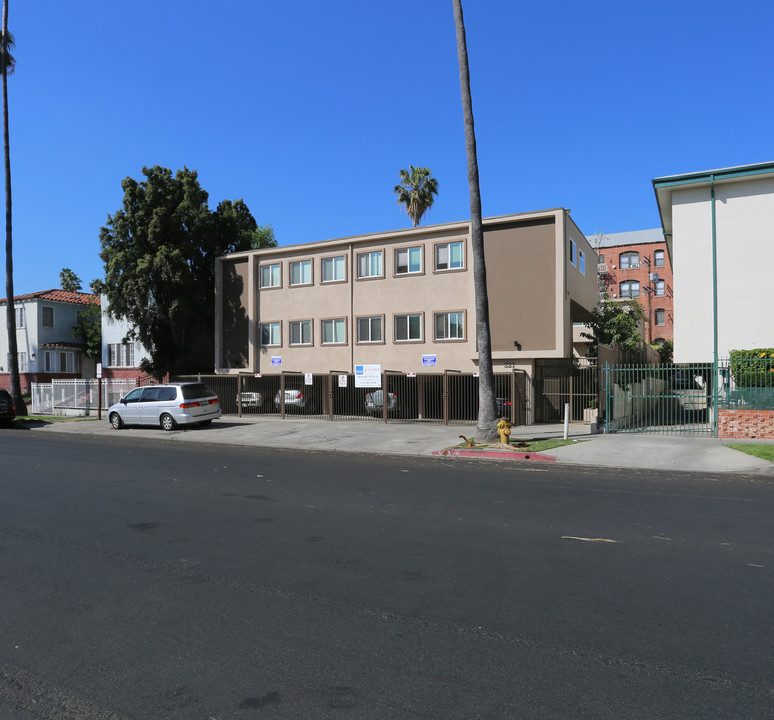 321 S Mariposa Ave in Los Angeles, CA - Building Photo