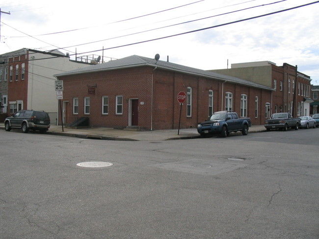 1300 Hull St in Baltimore, MD - Building Photo - Building Photo