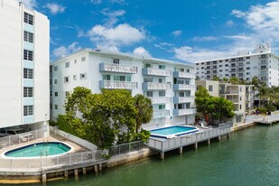 Bay House in Miami Beach, FL - Building Photo