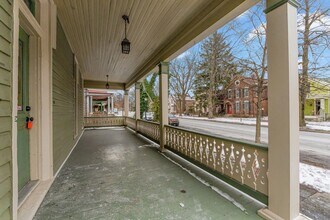 1215 W Jefferson Blvd in Fort Wayne, IN - Foto de edificio - Building Photo