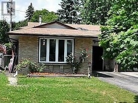 33 Belleview Dr in Orangeville, ON - Building Photo