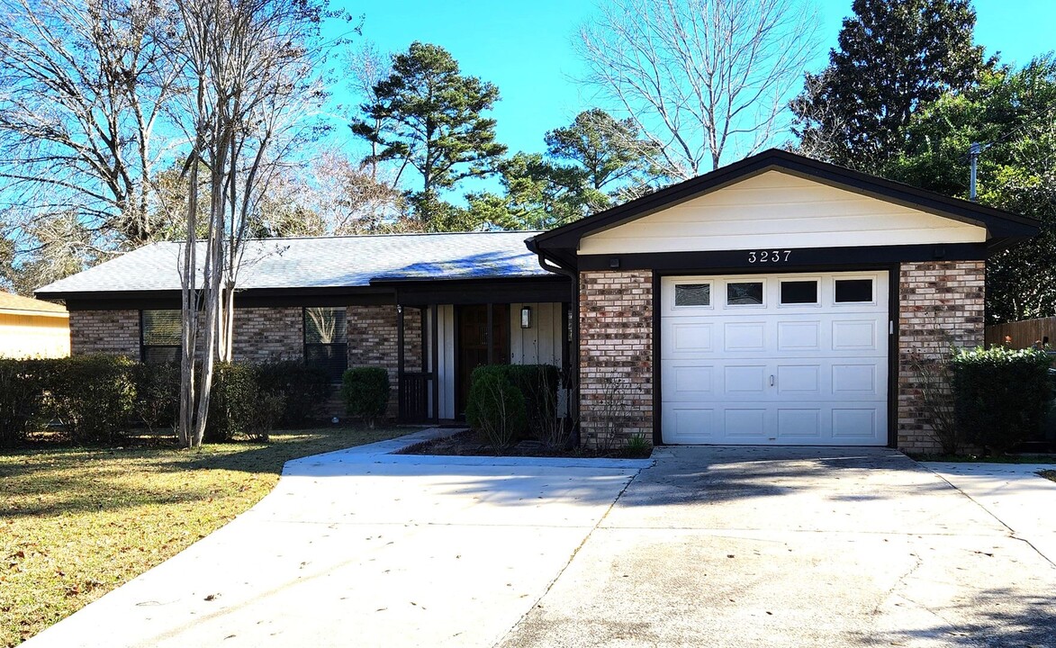 3237 Thames Dr in Tallahassee, FL - Building Photo