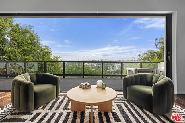 property at 2300 Ronda Vista Dr