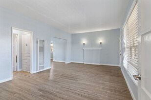 2010 Pine Ave, Unit 06 in Long Beach, CA - Building Photo