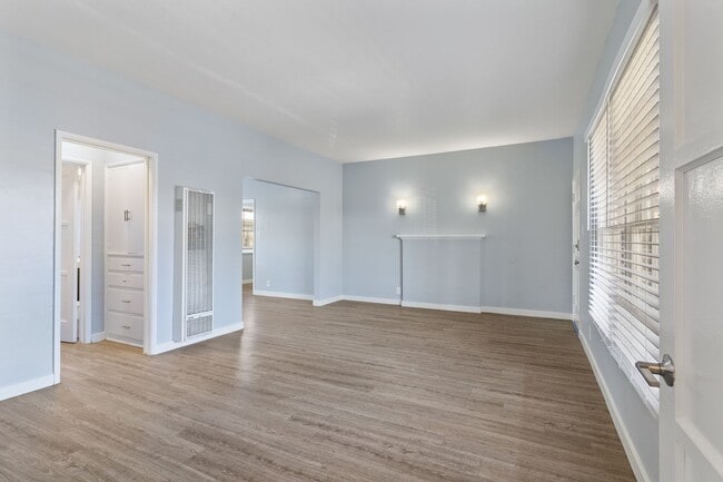 2010 Pine Ave, Unit 06