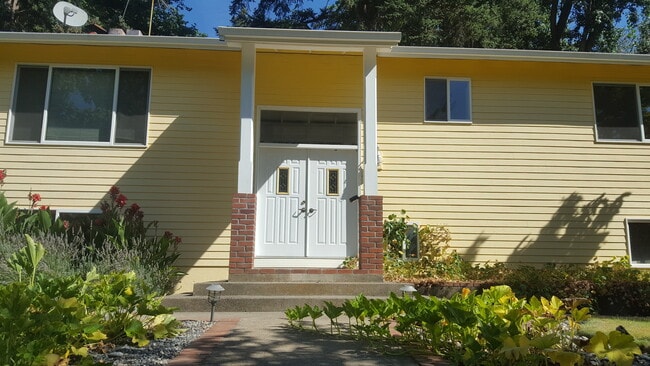 property at 8065 SW Ridgeway Dr