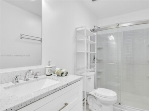 7172 SW 22nd St in Miami, FL - Building Photo - Building Photo