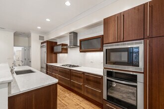 1028 W Wolfram St in Chicago, IL - Foto de edificio - Building Photo