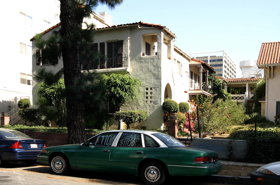 7051 Lanewood Ave in Los Angeles, CA - Building Photo