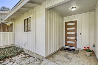 8126 Ceberry Dr in Austin, TX - Foto de edificio - Building Photo