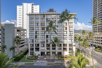 Seaside Suites in Honolulu, HI - Building Photo - Building Photo