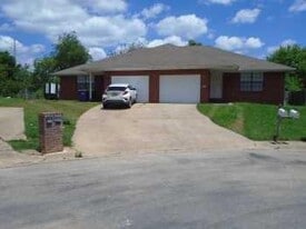 221 Fox Run Pl in Lowell, AR - Building Photo